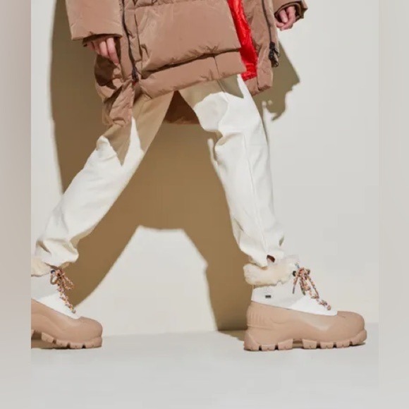 UGGAdiroam Hiker Ankle Boots Fossil White New